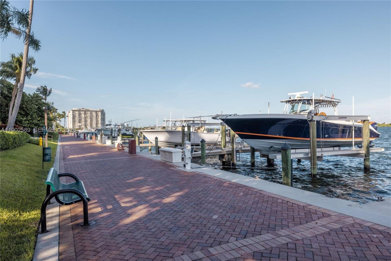 4000 Towerside Ter, Unit 412, Miami, FL 33138 Photo