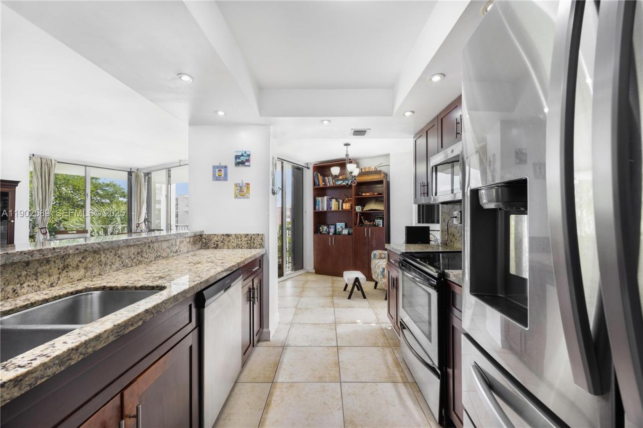 4000 Towerside Ter, Unit 412, Miami, FL 33138 Photo