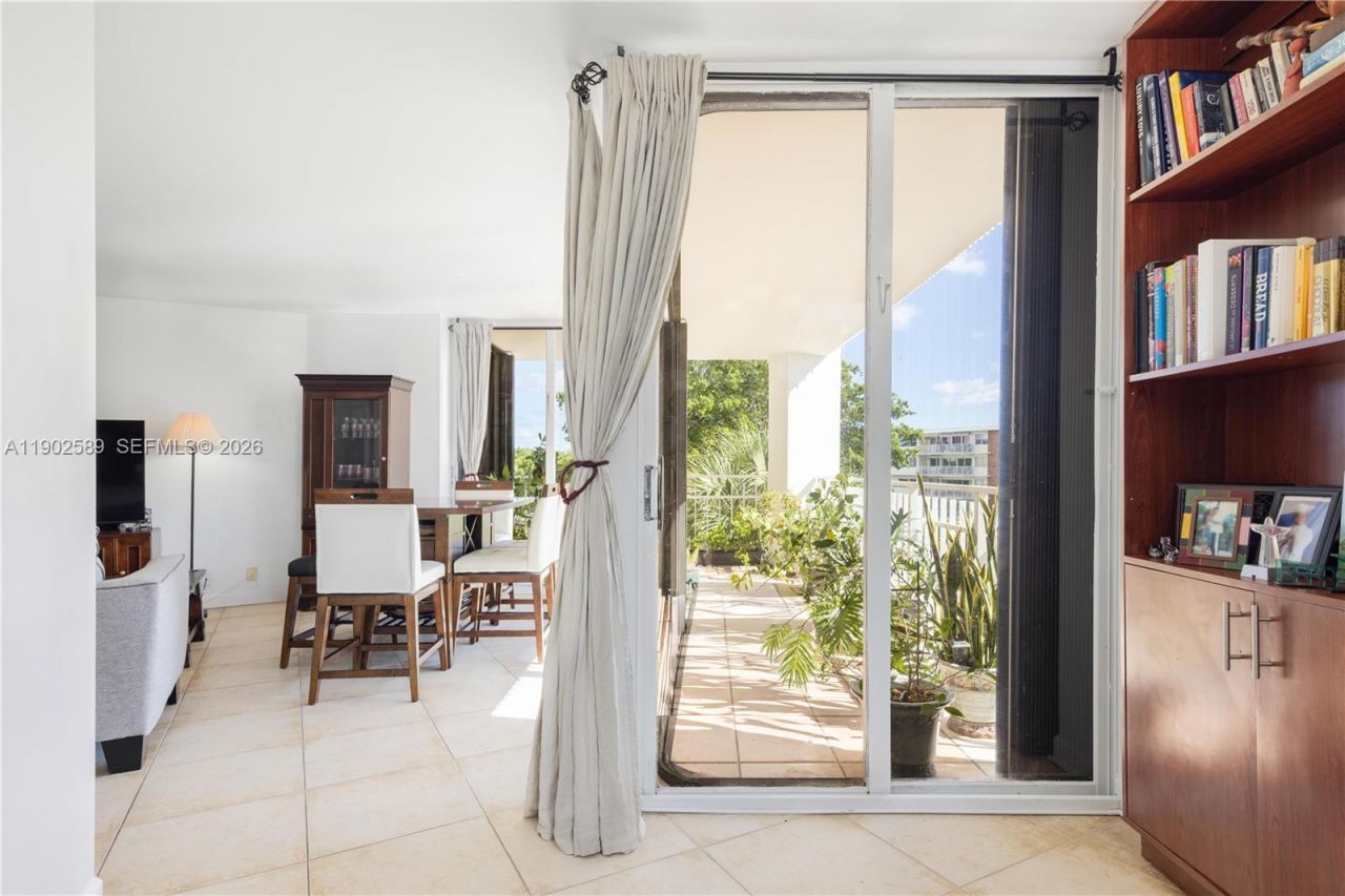 4000 Towerside Ter, Unit 412, Miami, FL 33138 Photo