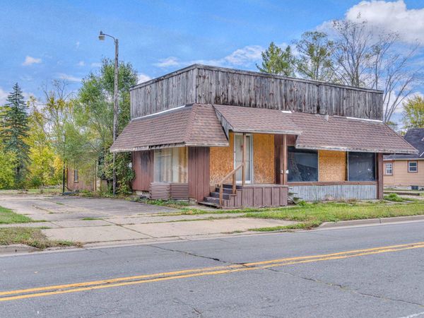 1011 Lansing Avenue, Jackson, MI 49202