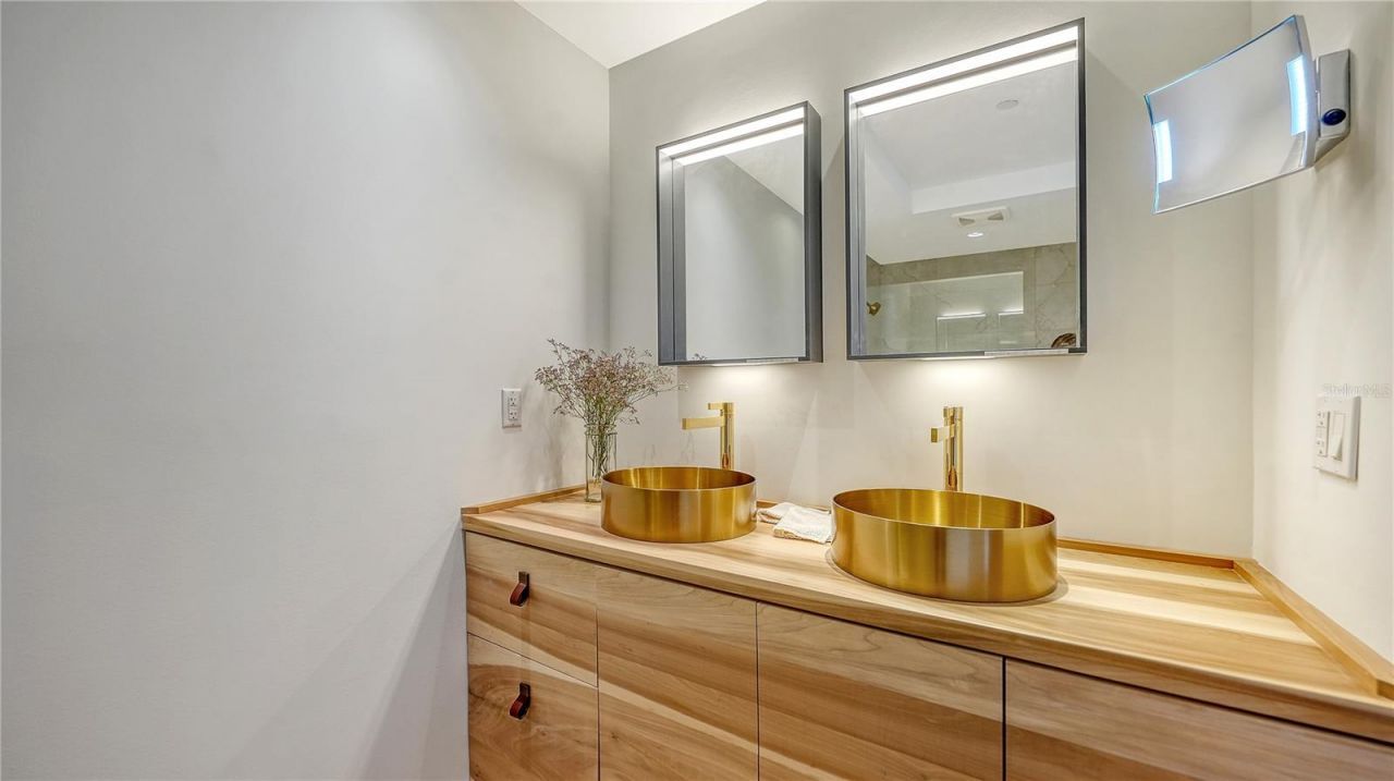 111 S Pineapple Avenue, Unit 1103, Sarasota, FL 34236 Photo