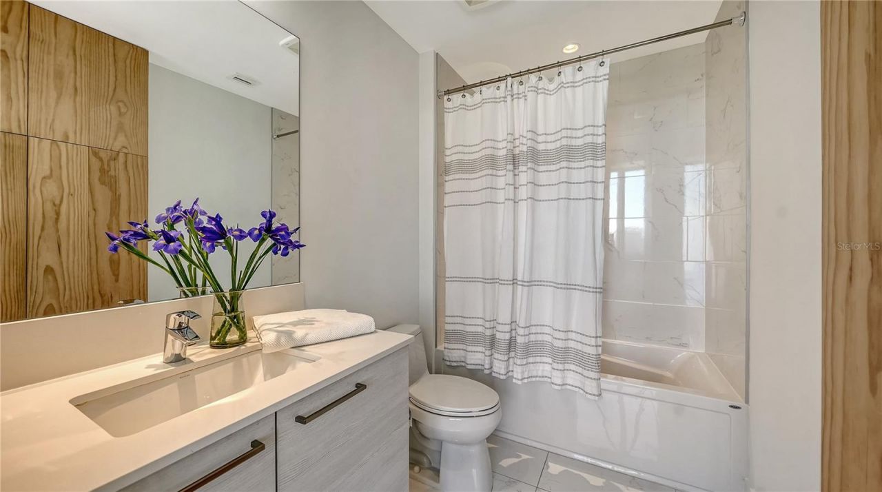 111 S Pineapple Avenue, Unit 1103, Sarasota, FL 34236 Photo