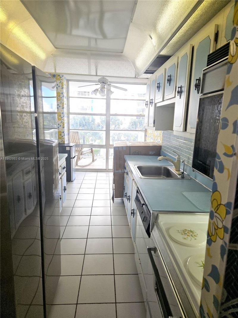 230 174th St, Unit 409, Sunny Isles Beach, FL 33160 Photo