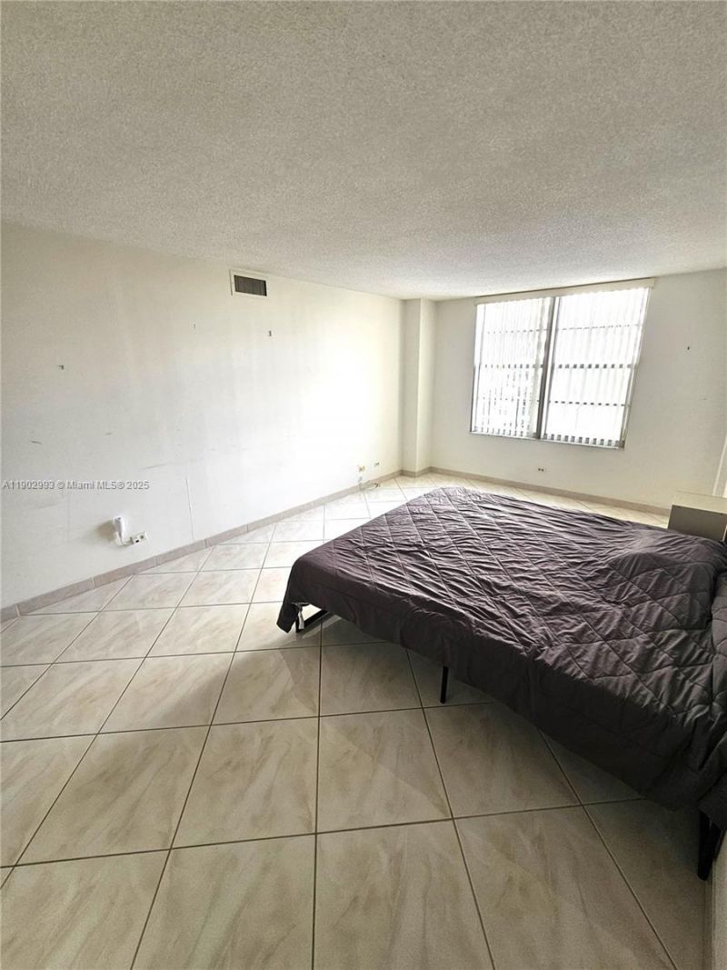 230 174th St, Unit 409, Sunny Isles Beach, FL 33160 Photo
