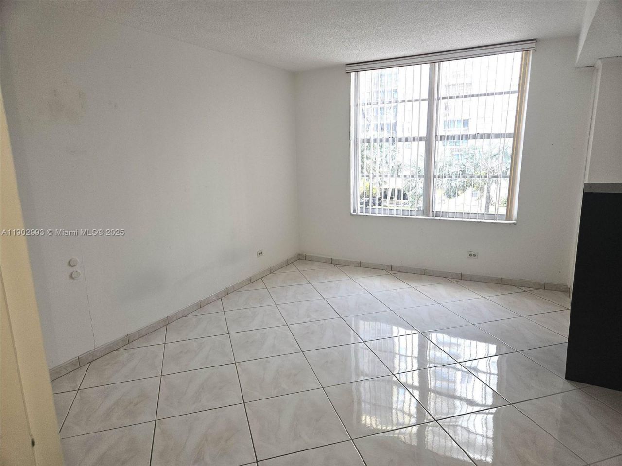 230 174th St, Unit 409, Sunny Isles Beach, FL 33160 Photo