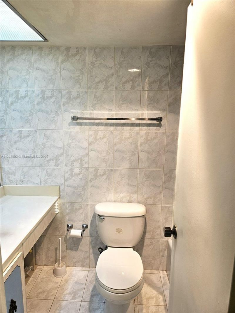 230 174th St, Unit 409, Sunny Isles Beach, FL 33160 Photo