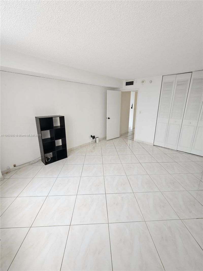 230 174th St, Unit 409, Sunny Isles Beach, FL 33160 Photo