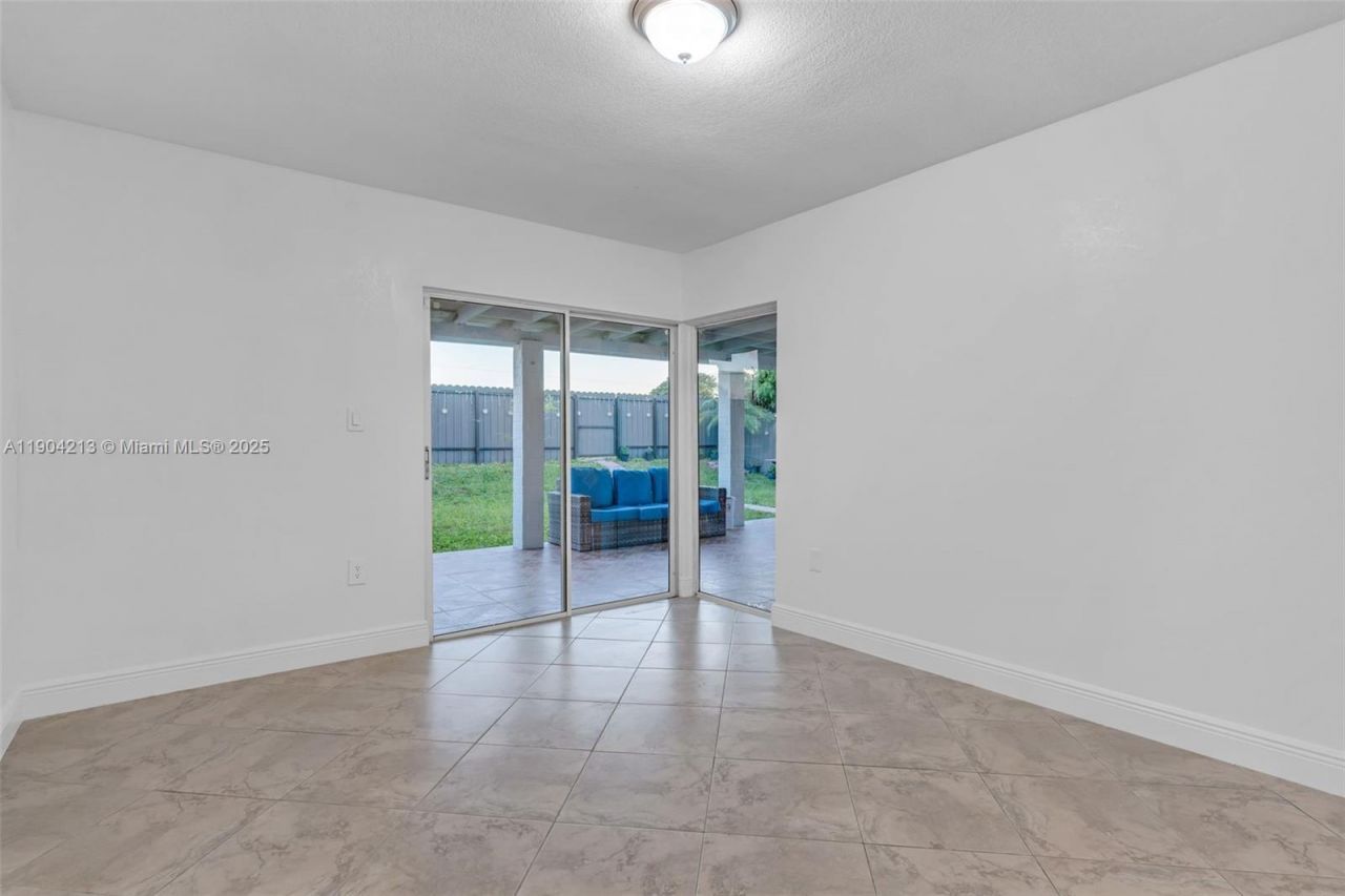 12006 SW 210th Ter, Miami, FL 33177 Photo