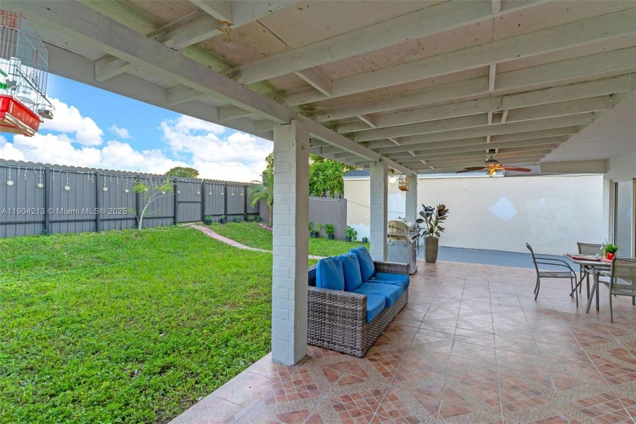 12006 SW 210th Ter, Miami, FL 33177 Photo