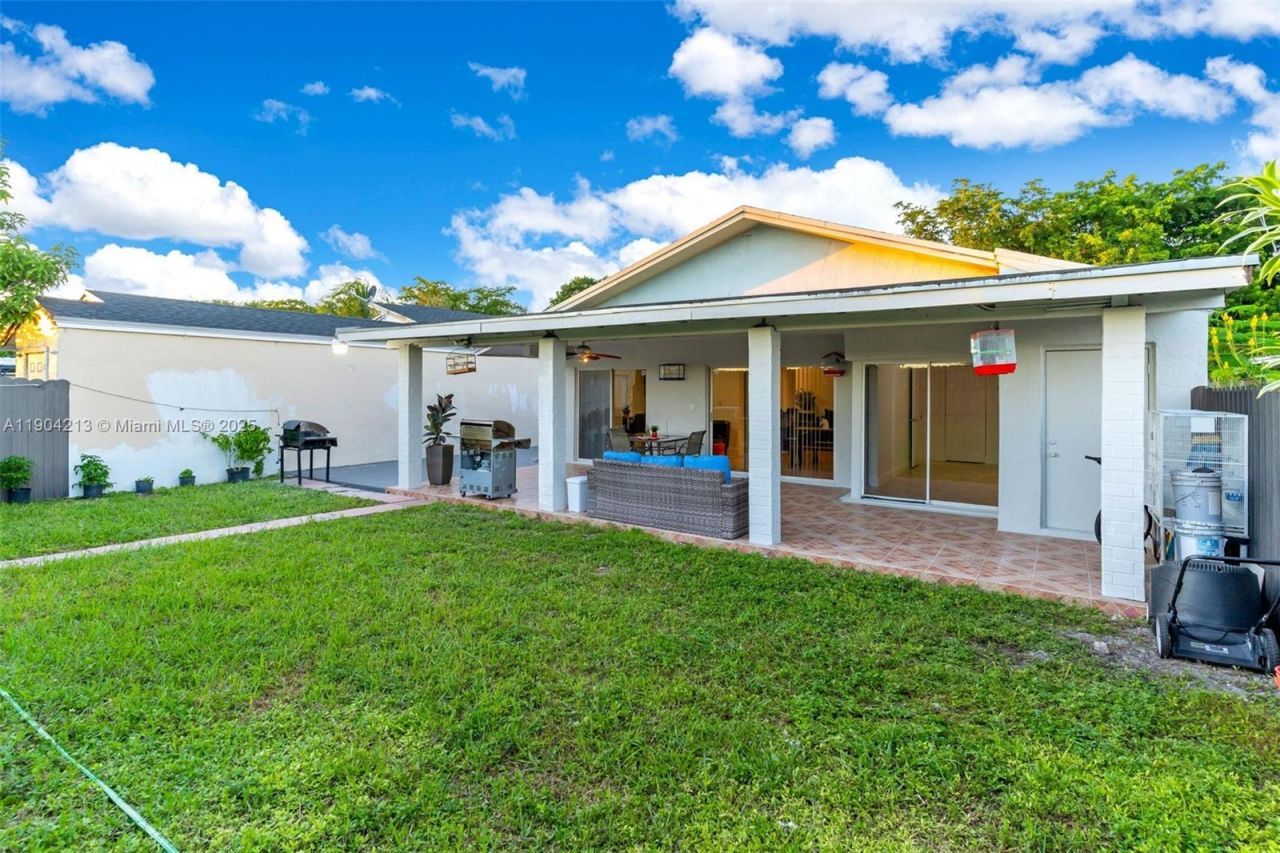 12006 SW 210th Ter, Miami, FL 33177 Photo