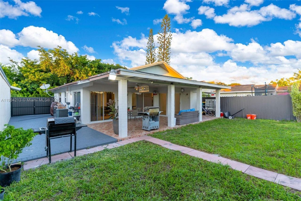 12006 SW 210th Ter, Miami, FL 33177 Photo