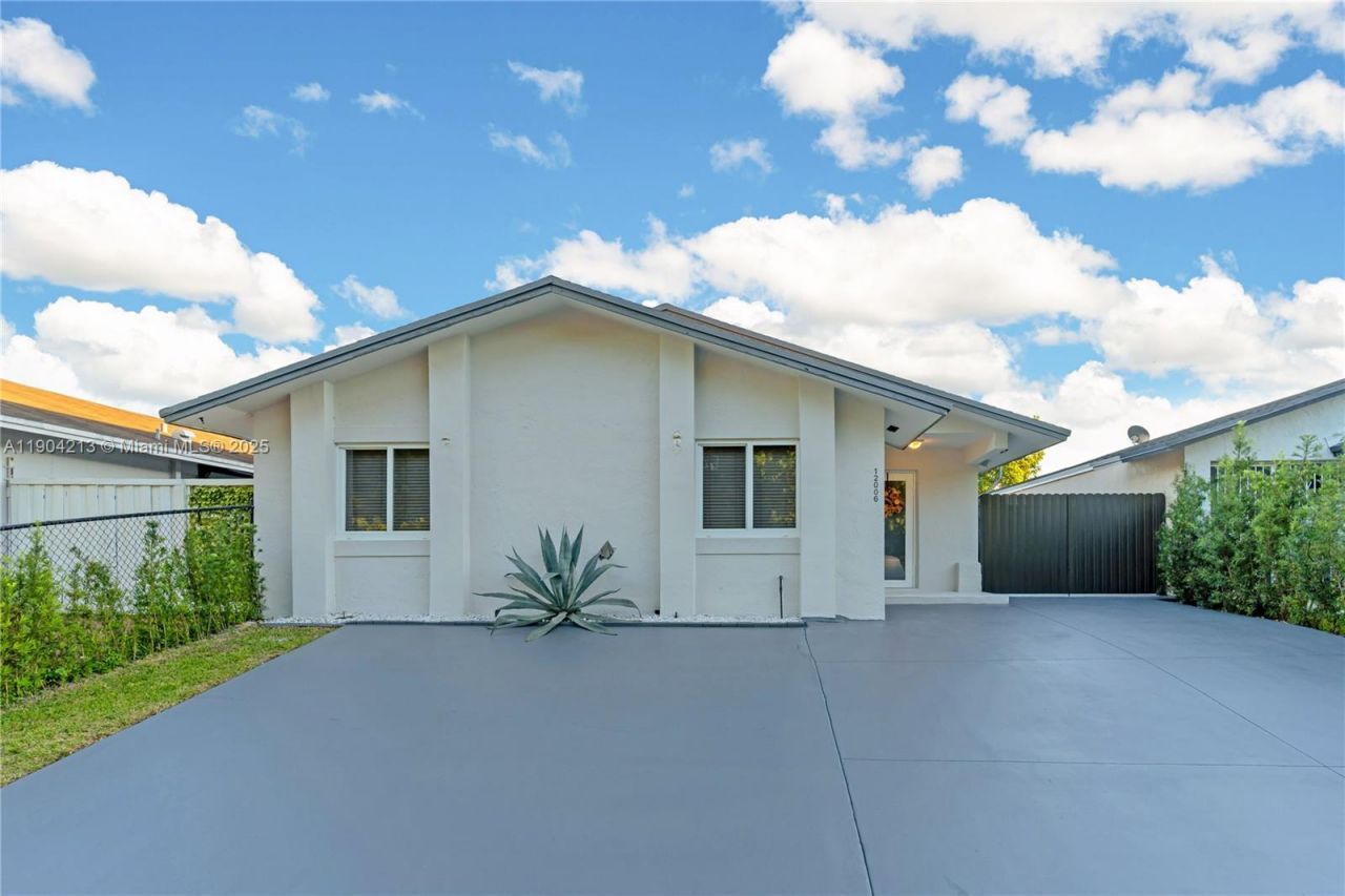 12006 SW 210th Ter, Miami, FL 33177 Photo