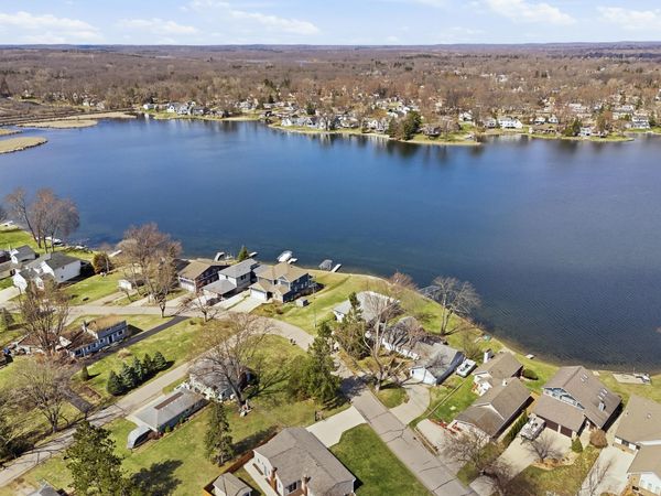 1148 Lakeview Drive, Wolverine Lake, MI 48390