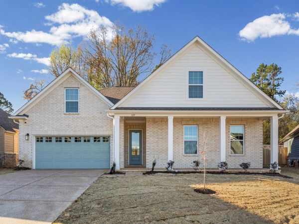125 LIVE OAK CV, Oakland, TN 38060