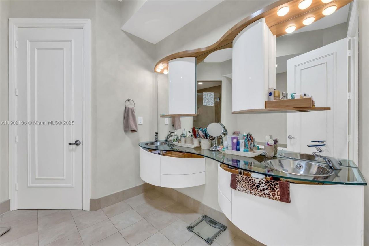 18101 Collins Ave, Unit 708, Sunny Isles Beach, FL 33160 Photo