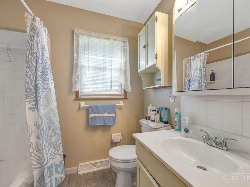 2464 Oxford Middletown Road, Milford Twp, OH 45013 Photo 15