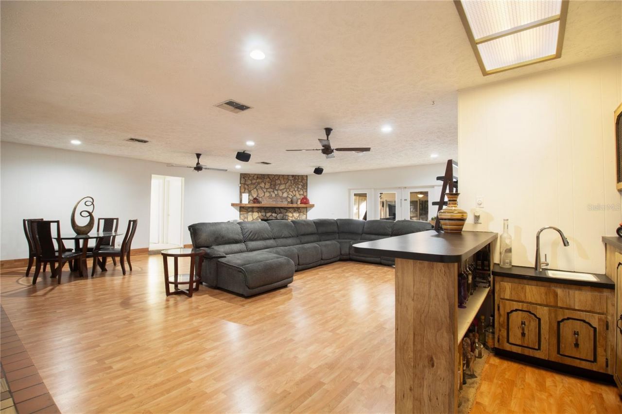 547 Oleander Way S, Saint Petersburg, FL 33707 Photo