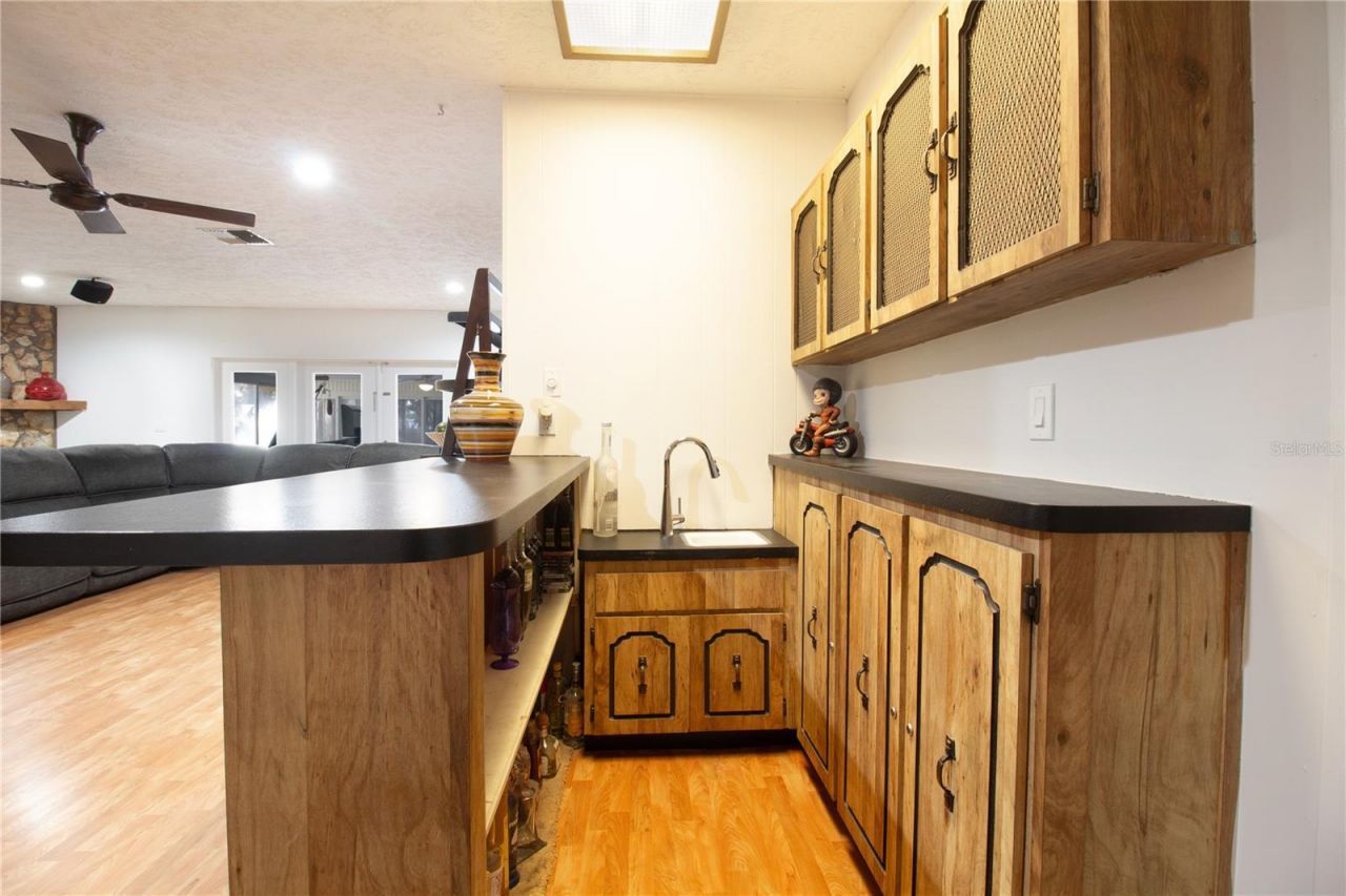 547 Oleander Way S, Saint Petersburg, FL 33707 Photo