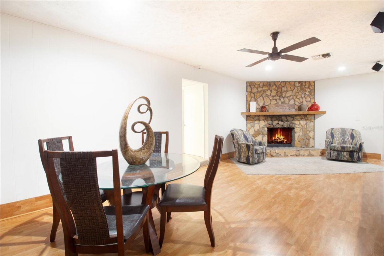 547 Oleander Way S, Saint Petersburg, FL 33707 Photo