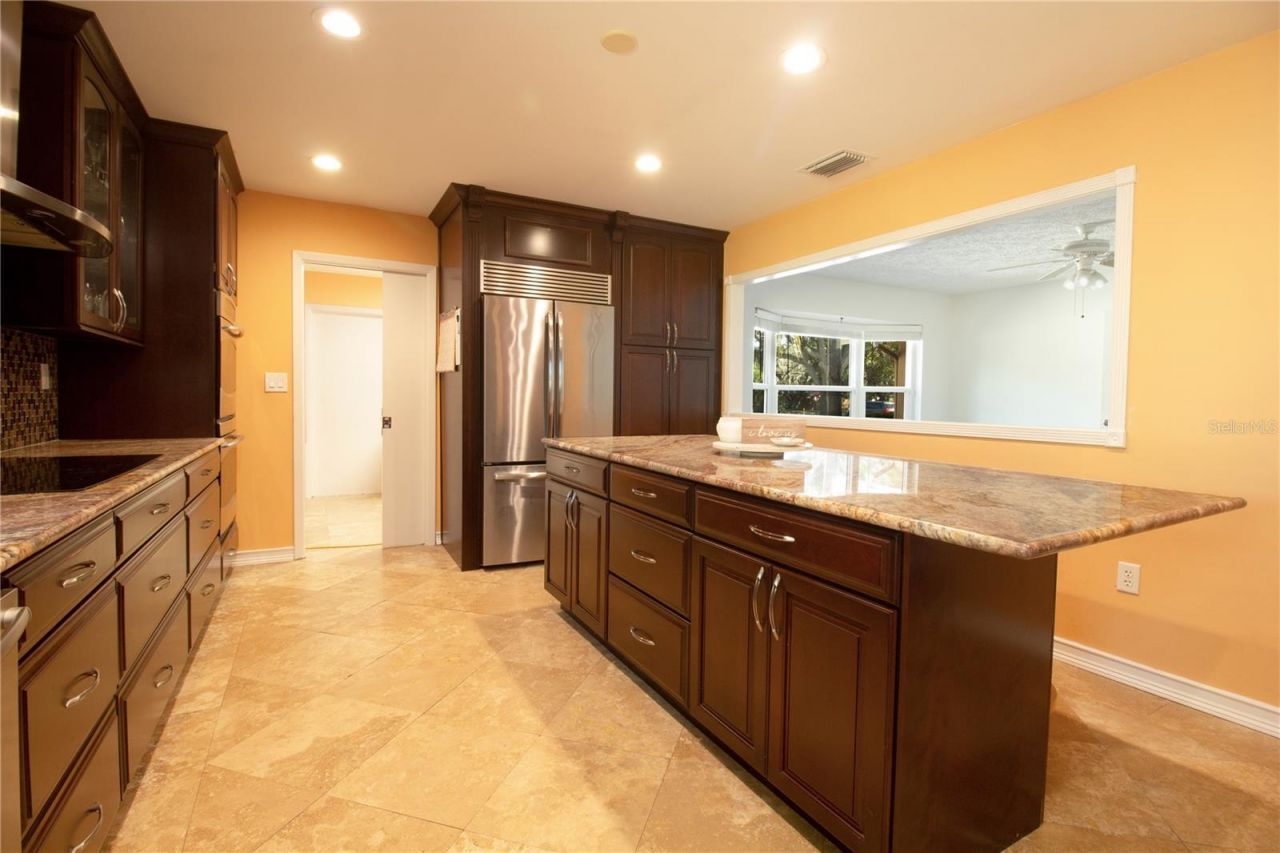 547 Oleander Way S, Saint Petersburg, FL 33707 Photo