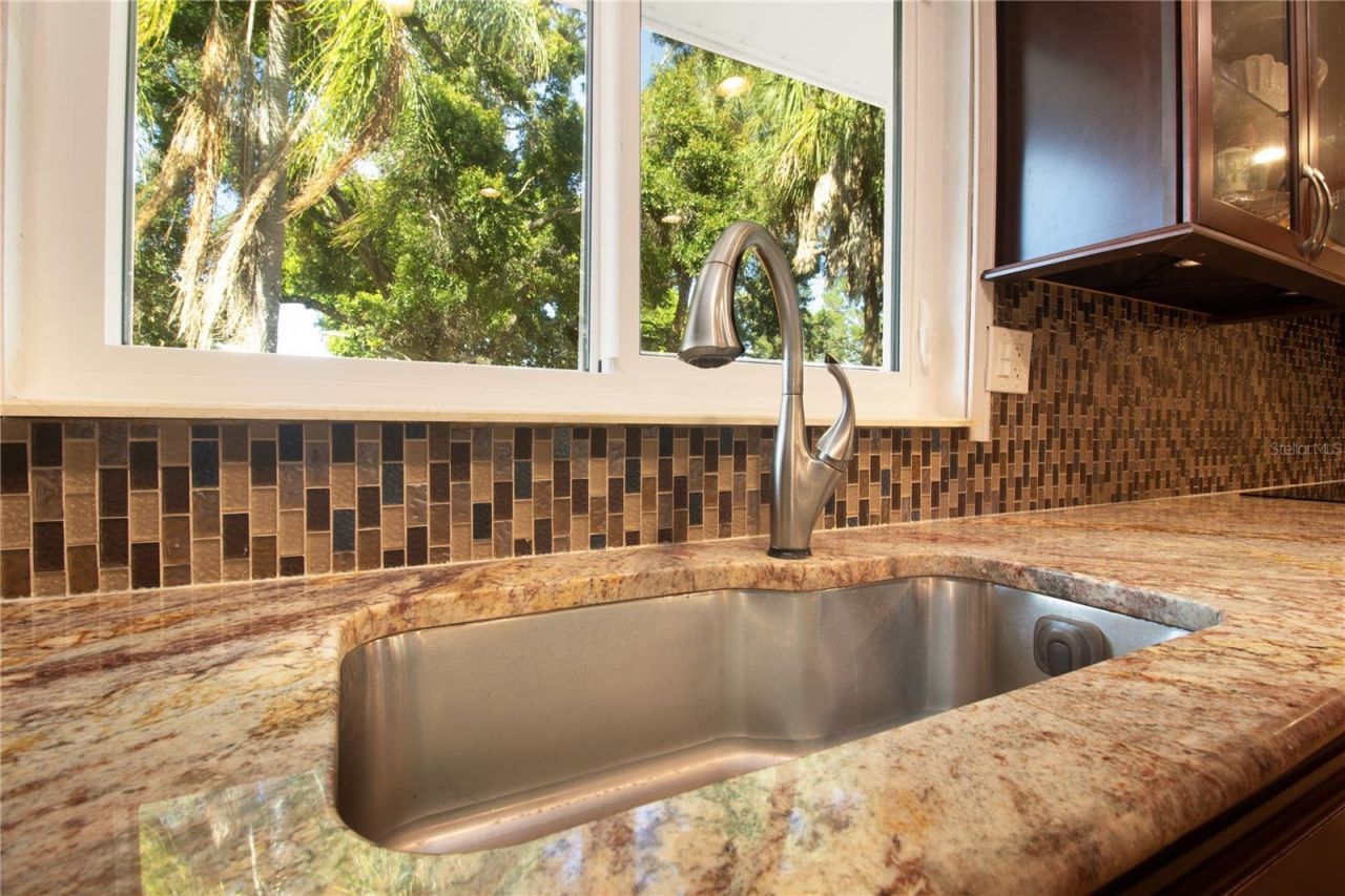 547 Oleander Way S, Saint Petersburg, FL 33707 Photo