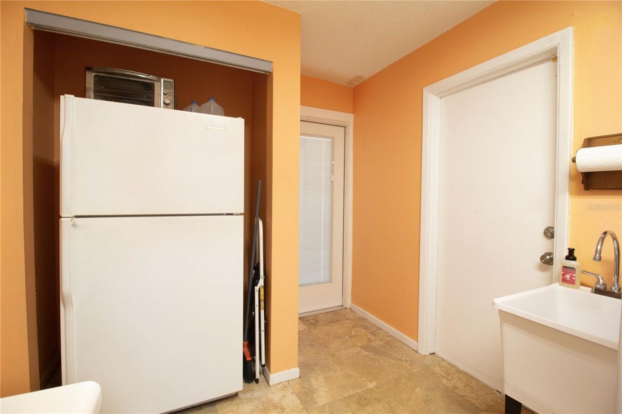 547 Oleander Way S, Saint Petersburg, FL 33707 Photo