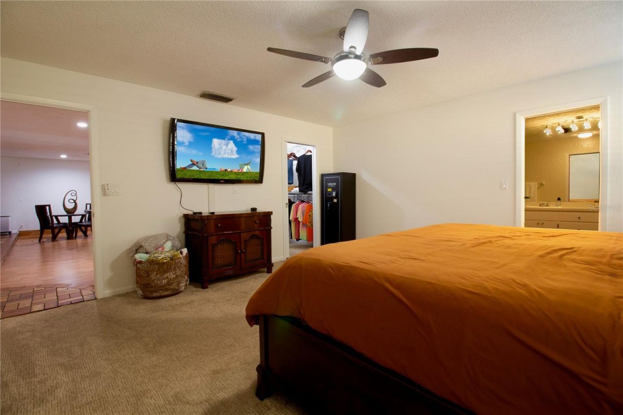 547 Oleander Way S, Saint Petersburg, FL 33707 Photo