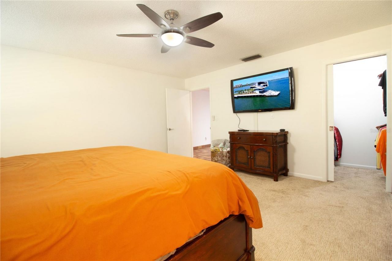 547 Oleander Way S, Saint Petersburg, FL 33707 Photo