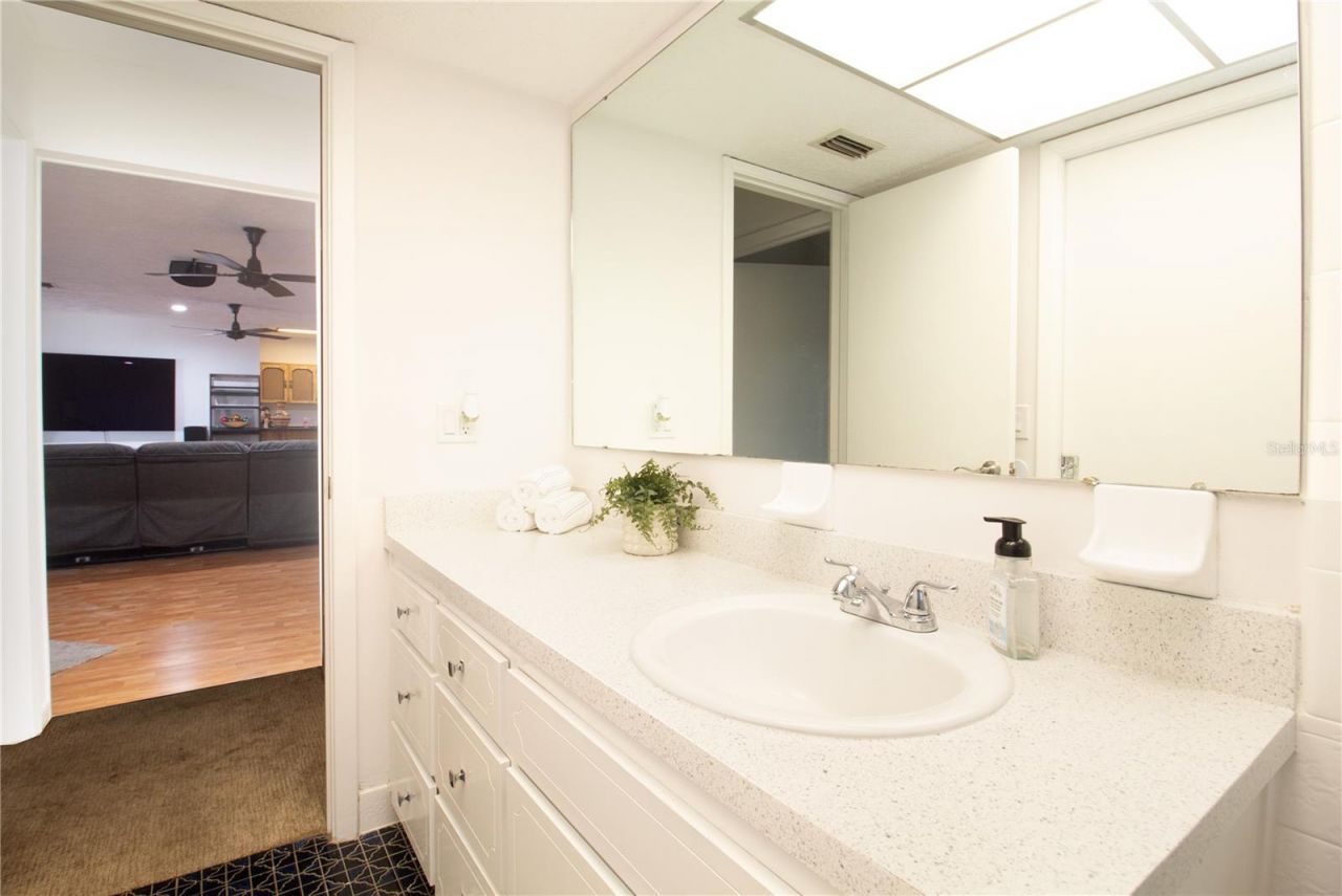 547 Oleander Way S, Saint Petersburg, FL 33707 Photo