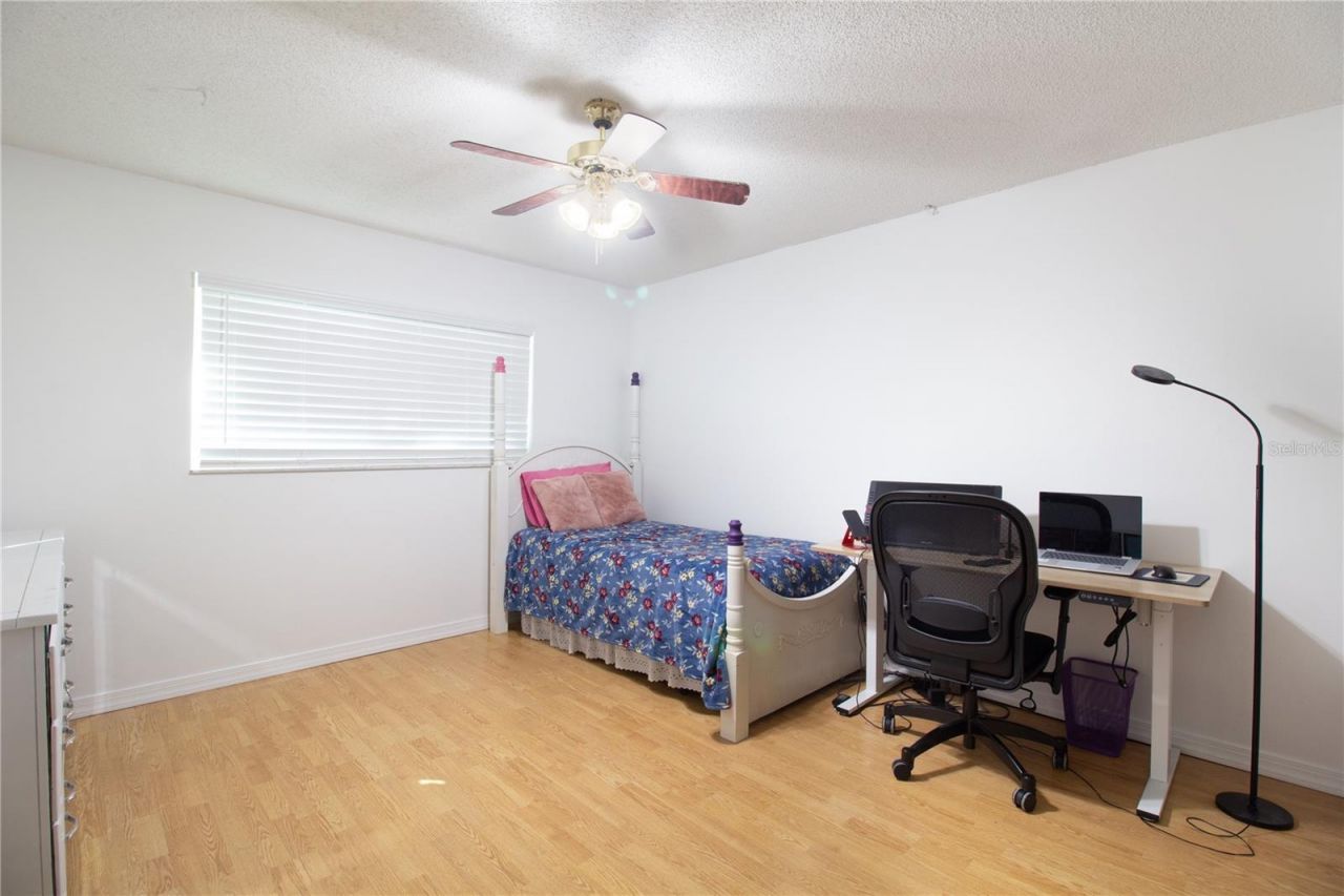 547 Oleander Way S, Saint Petersburg, FL 33707 Photo