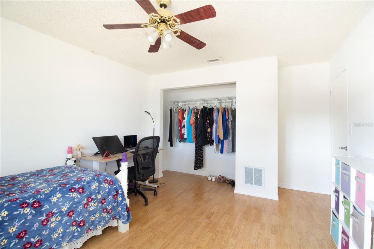 547 Oleander Way S, Saint Petersburg, FL 33707 Photo