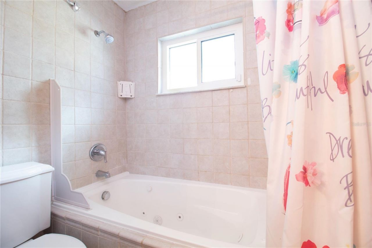 547 Oleander Way S, Saint Petersburg, FL 33707 Photo