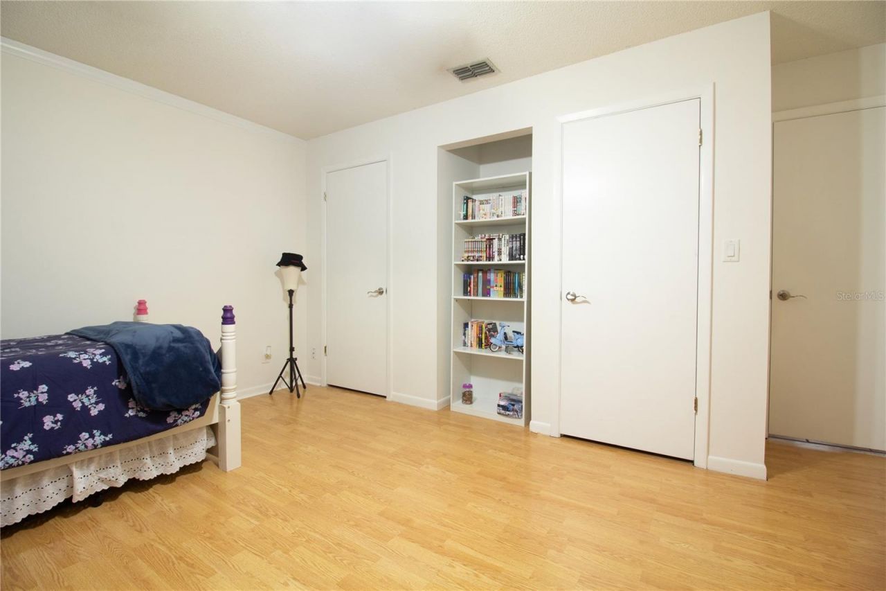 547 Oleander Way S, Saint Petersburg, FL 33707 Photo