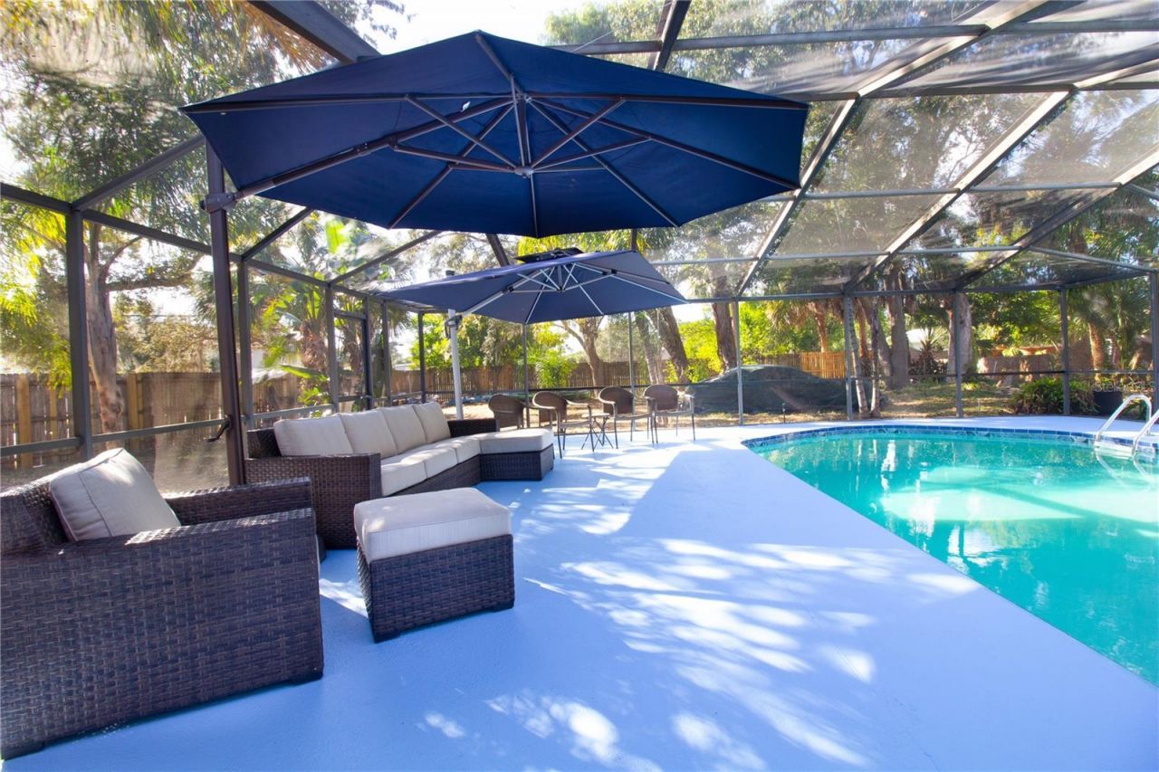 547 Oleander Way S, Saint Petersburg, FL 33707 Photo