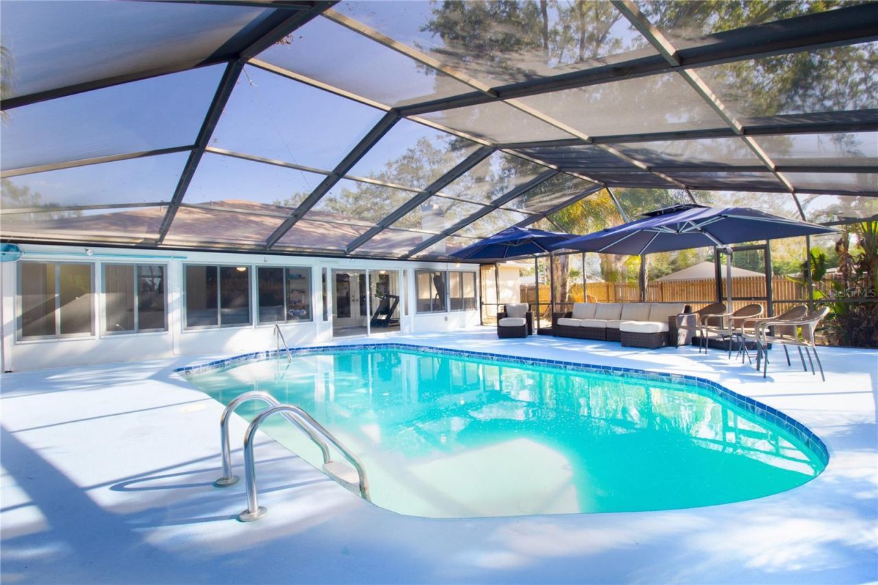 547 Oleander Way S, Saint Petersburg, FL 33707 Photo