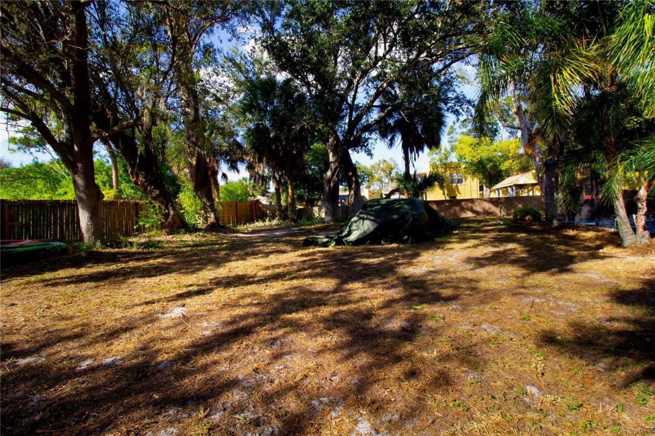 547 Oleander Way S, Saint Petersburg, FL 33707 Photo