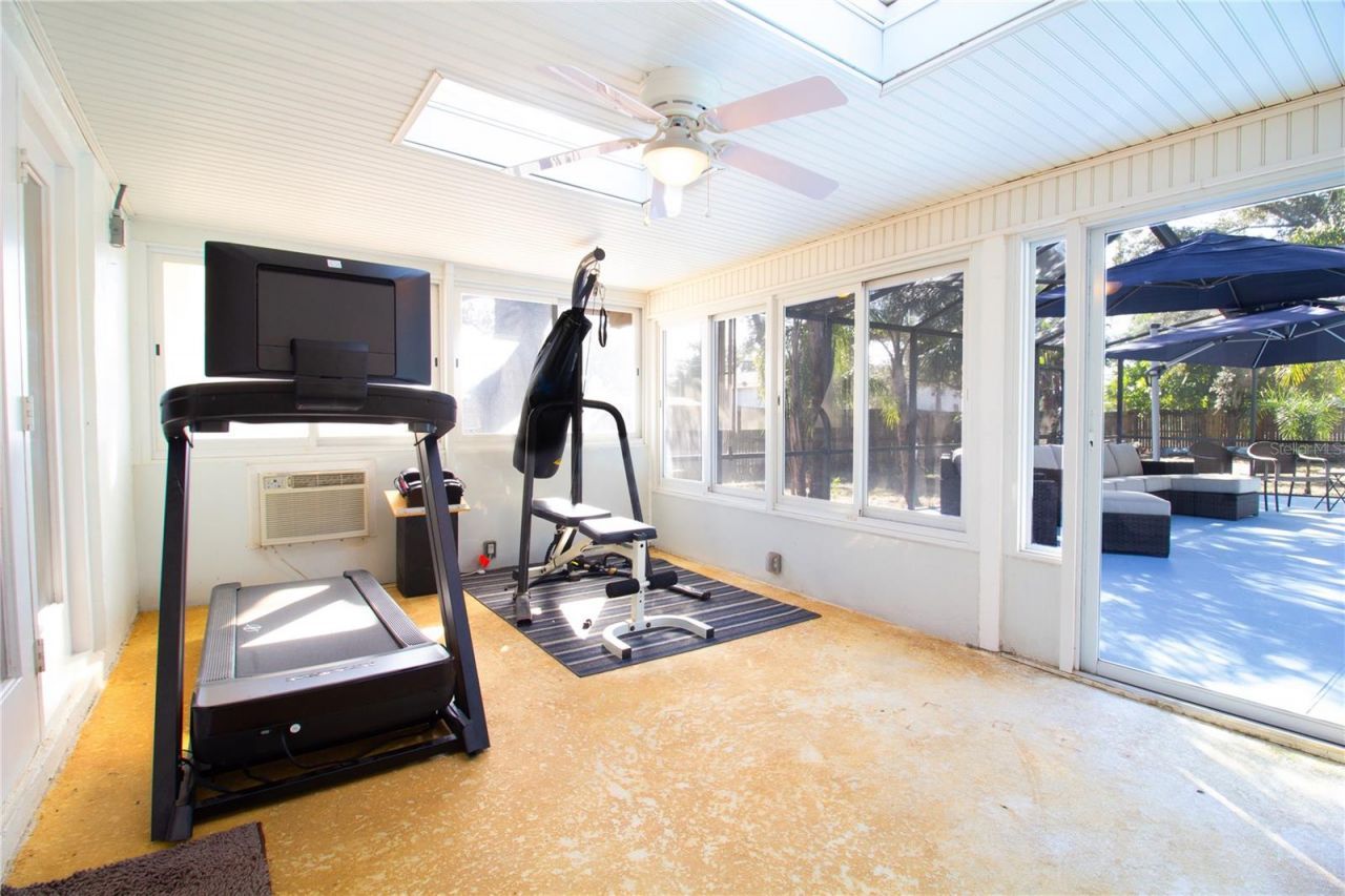 547 Oleander Way S, Saint Petersburg, FL 33707 Photo