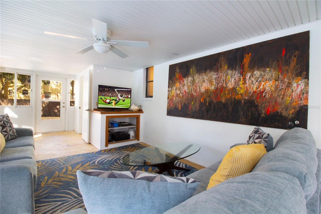 547 Oleander Way S, Saint Petersburg, FL 33707 Photo