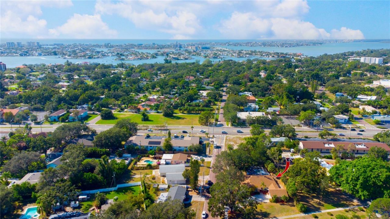 547 Oleander Way S, Saint Petersburg, FL 33707 Photo