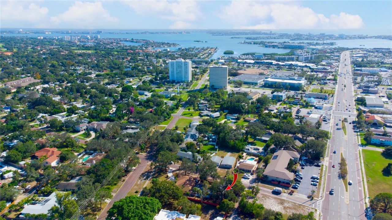 547 Oleander Way S, Saint Petersburg, FL 33707 Photo
