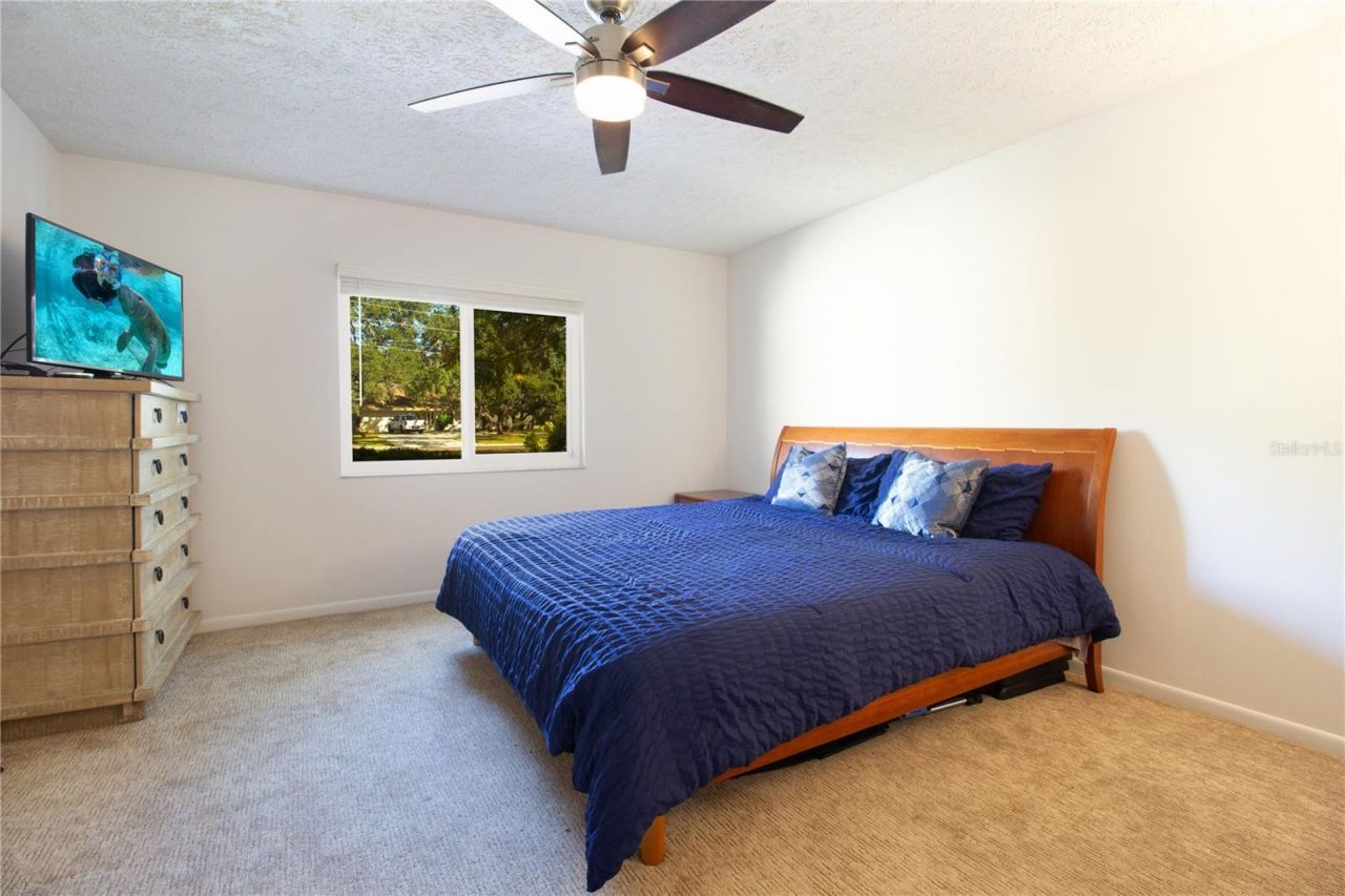 547 Oleander Way S, Saint Petersburg, FL 33707 Photo