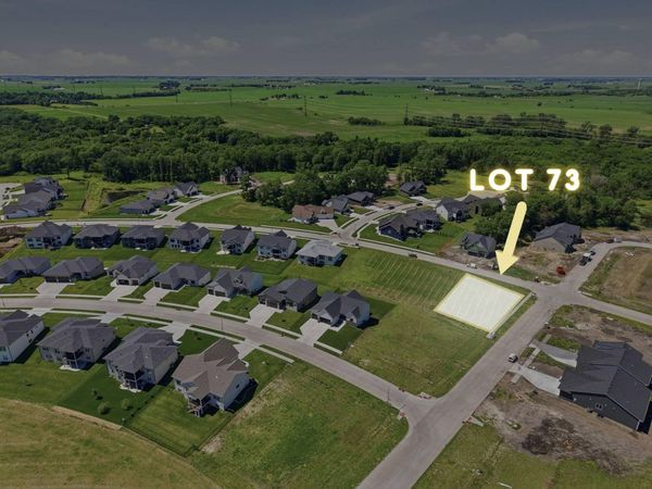 17200 Springbrook Trail, Urbandale, IA 50323