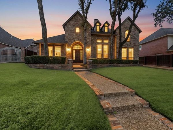 2115 Royal Dominion Court, Arlington, TX 76006