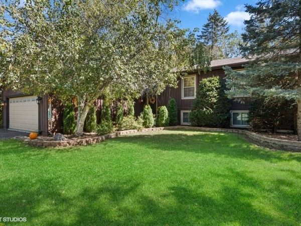 28855 N Garland Road, Wauconda, IL 60084