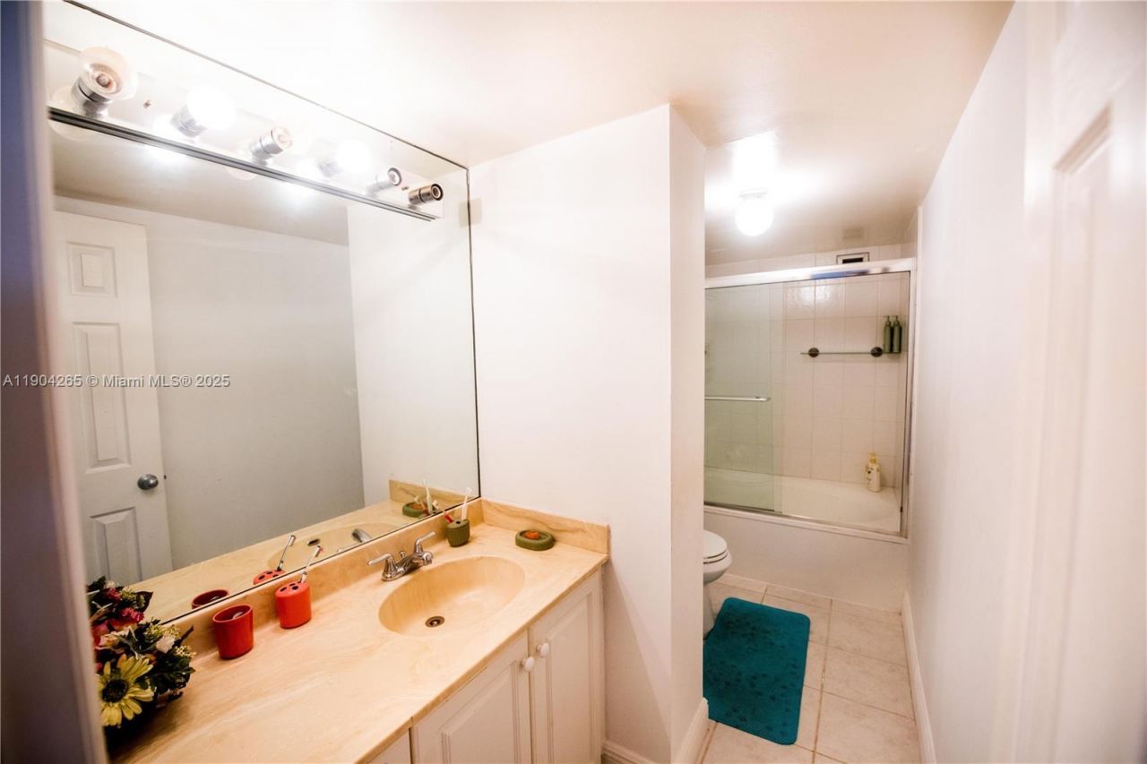 200 Leslie Dr, Unit 214, Hallandale Beach, FL 33009 Photo