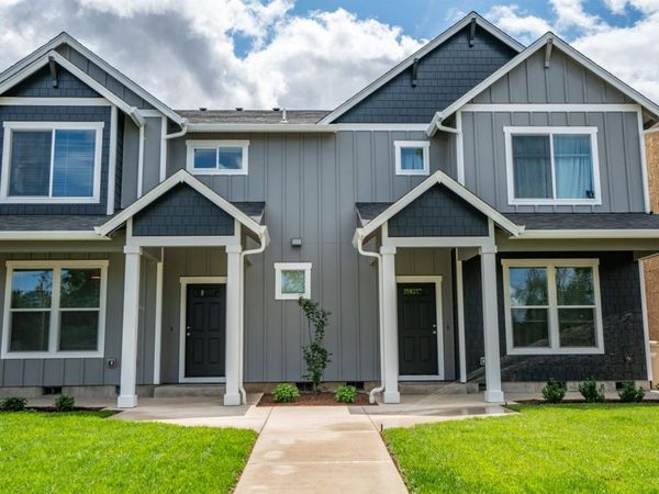 16 & 18 Sand Ridge Ct, Lebanon, OR 97355