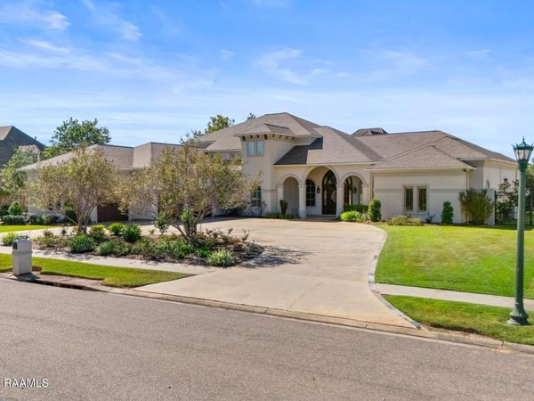 700 Farmington Drive , Lafayette, LA 70503