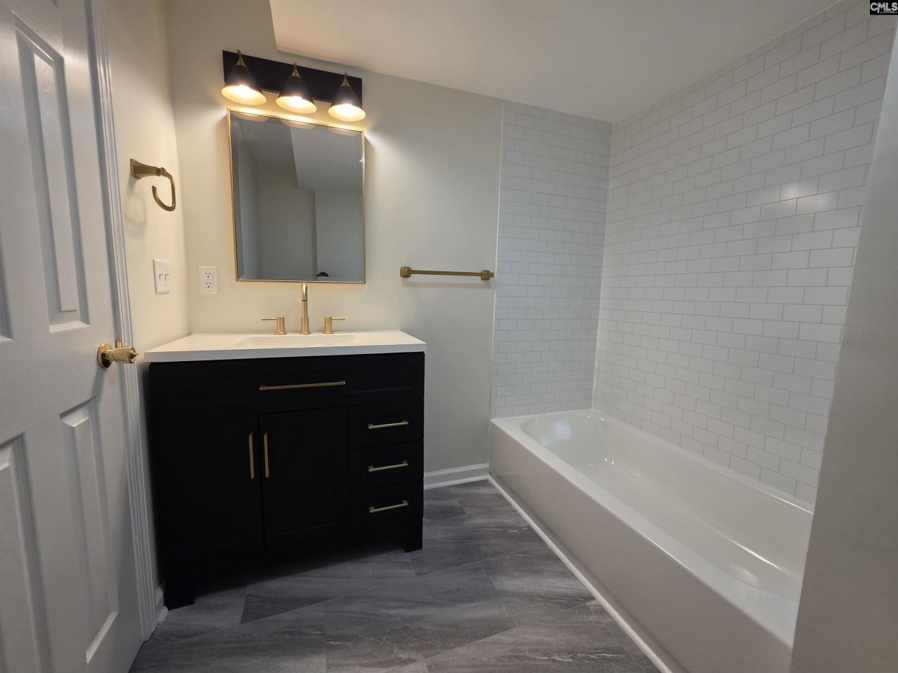 416 Thames Street Photo 17