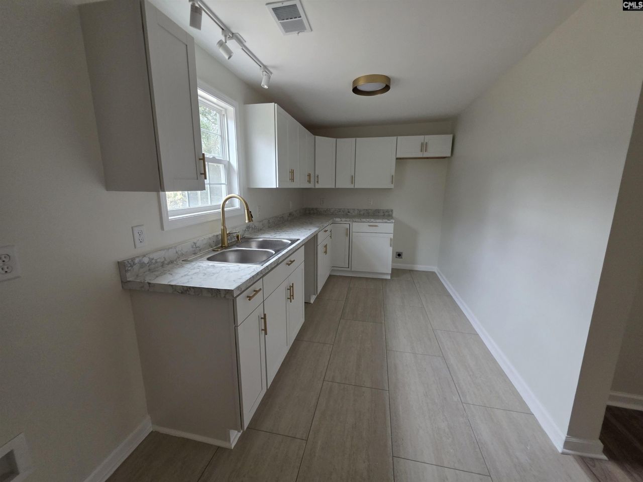 416 Thames Street Photo 30