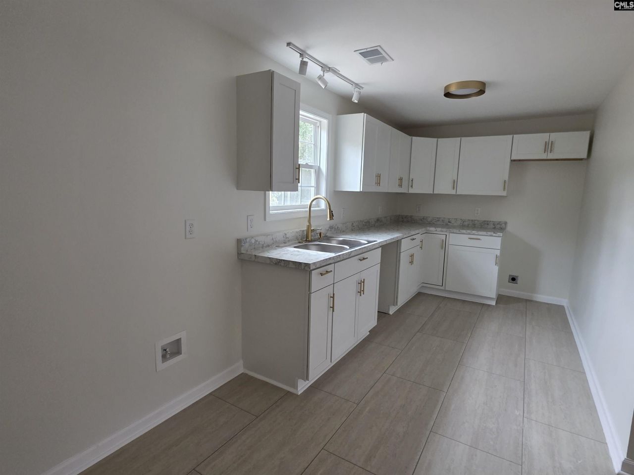 416 Thames Street Photo 32